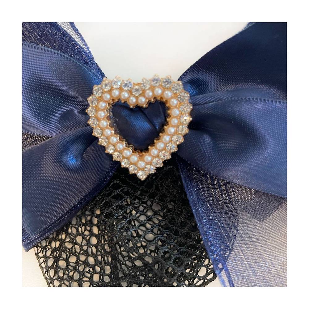 0499452-retina-con-fiocco-per-chignon-horses-heart-blu-dett1